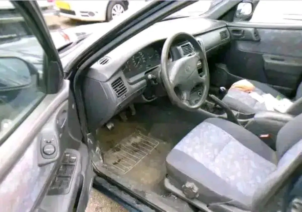 Very neat Toyota Carina E wagon - Image 2