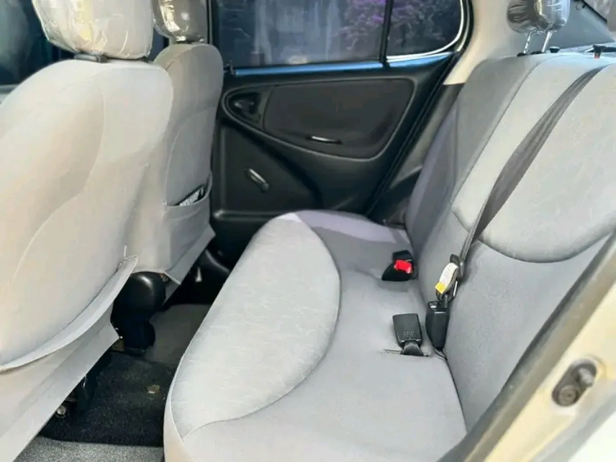 Very sharp Toyota Echo - Image 4