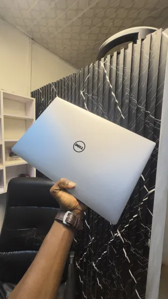 DELL XPS 15 9560