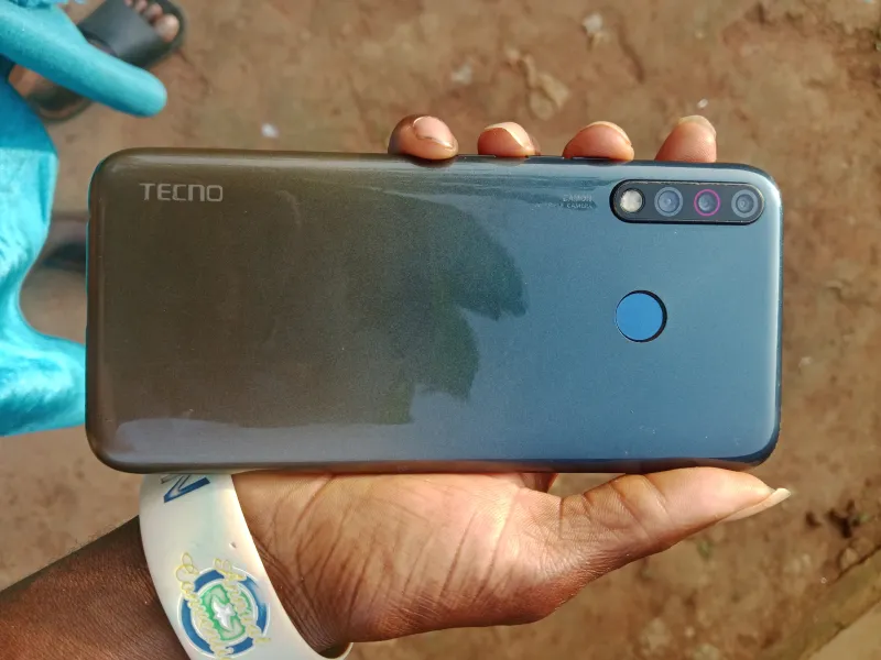 Techno camon 12 4gbram 64gb