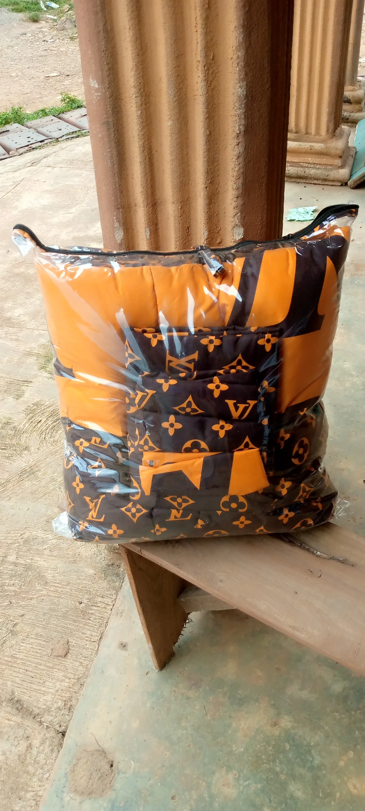 6 and half Duvet sets - Image 2