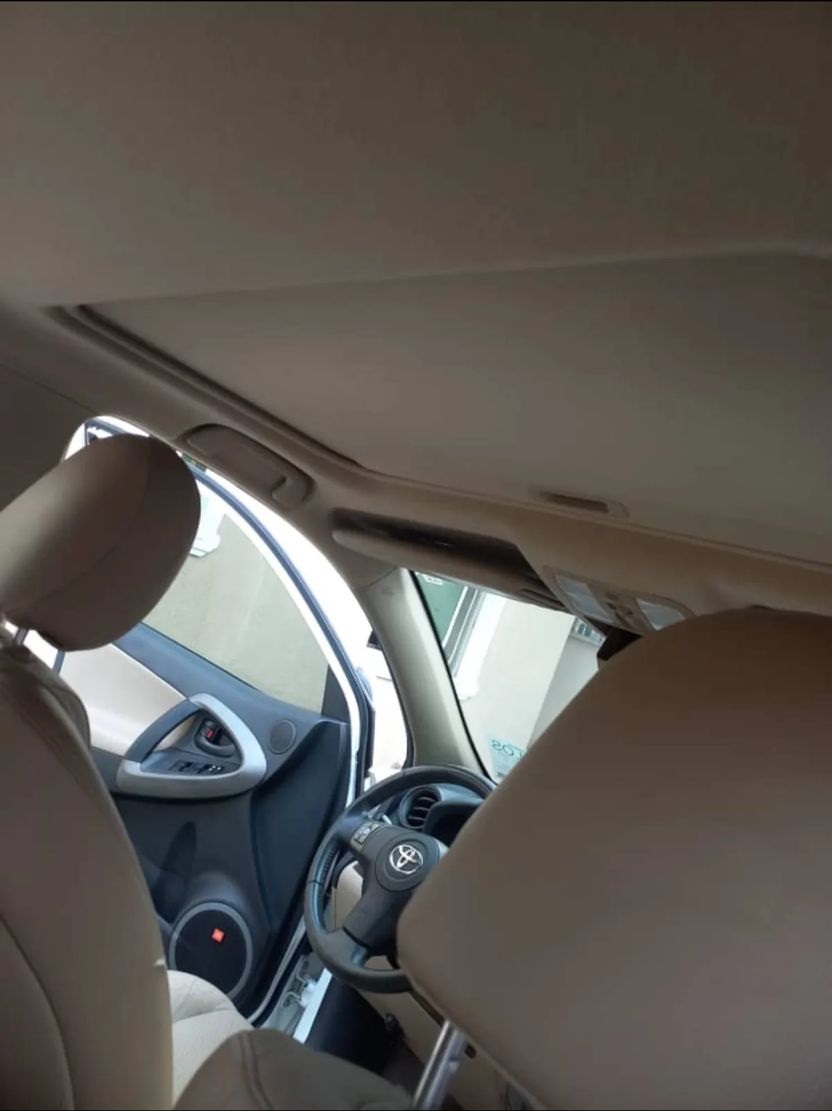 Foreign Used 2010 Toyota RAV4 Limited With THUMBSTART And Keyless Doors - Image 4