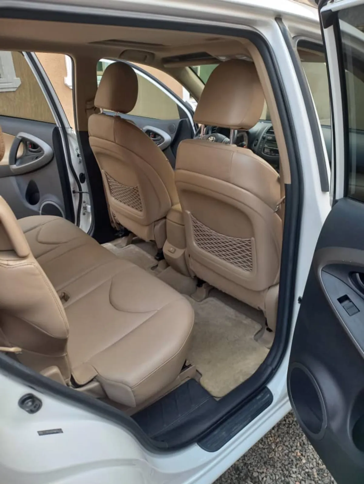 Foreign Used 2010 Toyota RAV4 Limited With THUMBSTART And Keyless Doors - Image 5