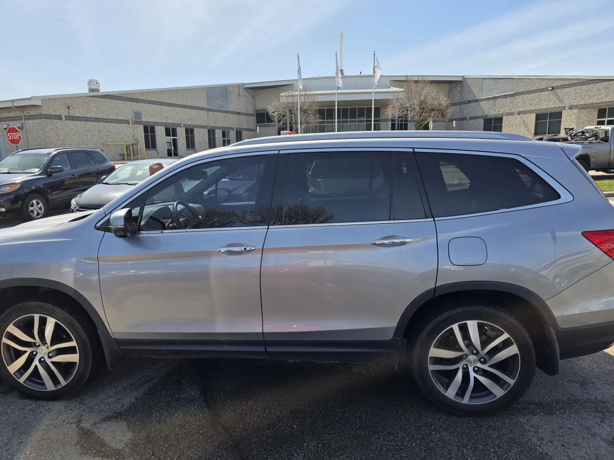 Honda Pilot 2017 Executive Jeep - Image 10