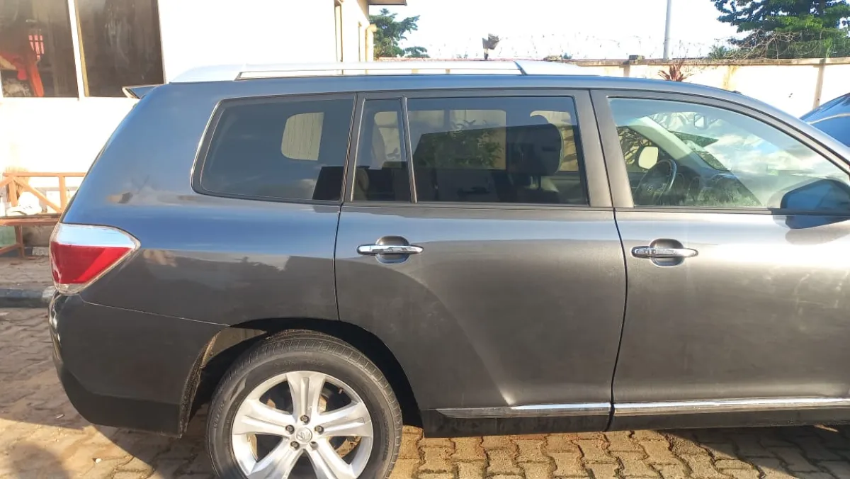 Clean Toyota Highlander for Sale - Image 6