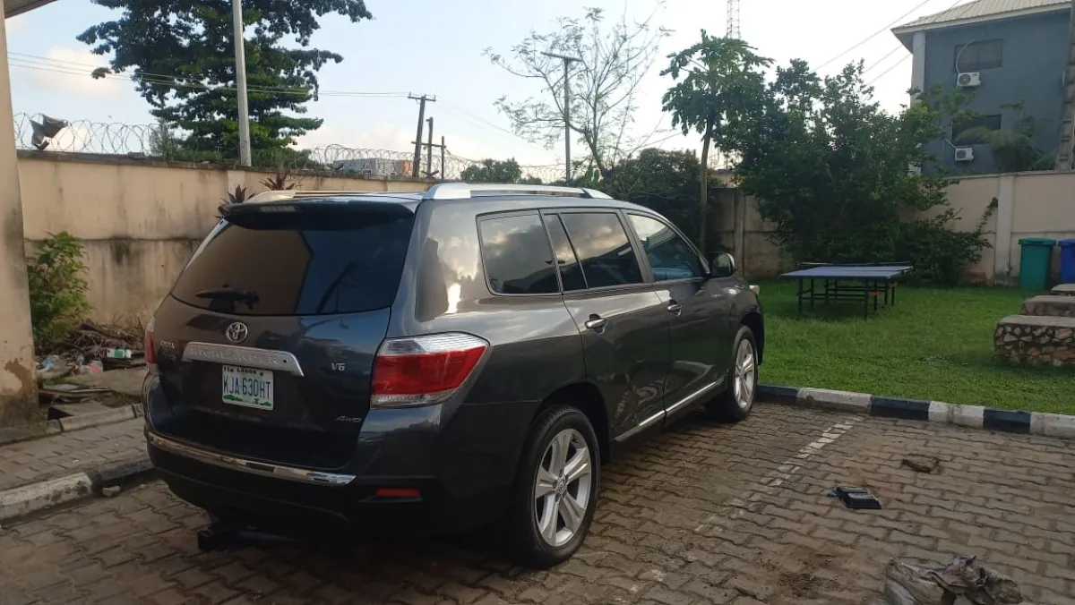 Clean Toyota Highlander for Sale - Image 8