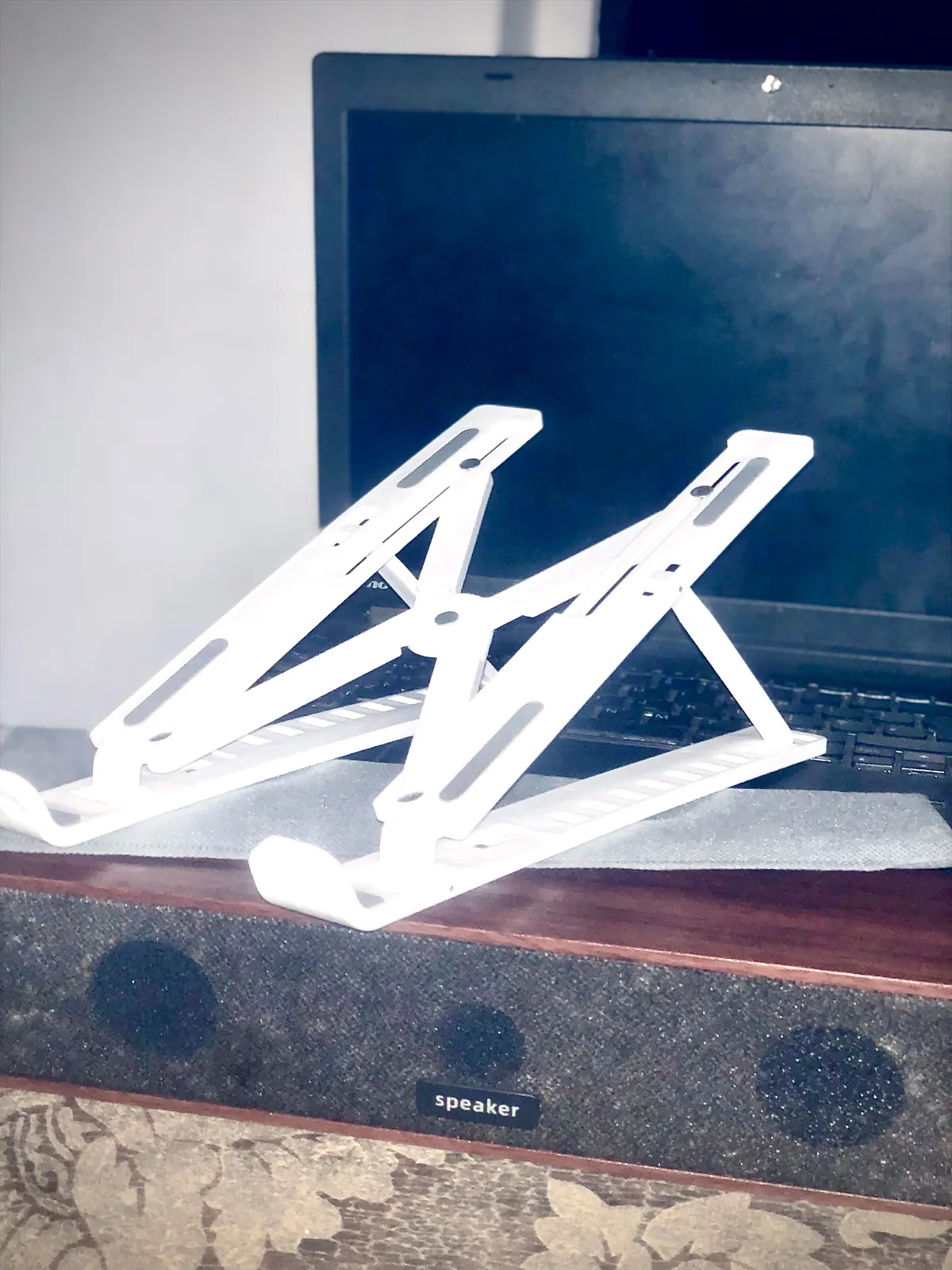 10 Steps Laptop Stand - Image 9