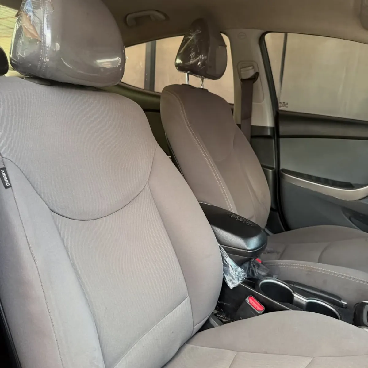 Hyundai Elantra - Image 2