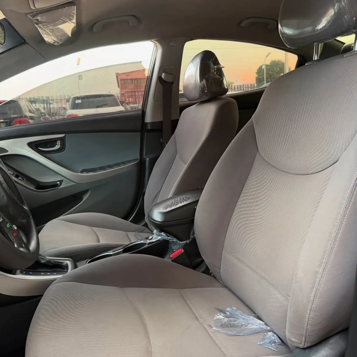 Hyundai Elantra - Image 10