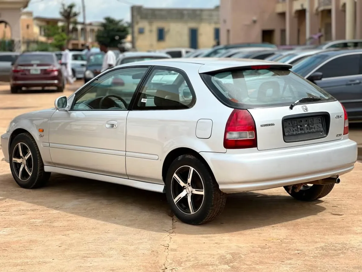 Honda civic - Image 4