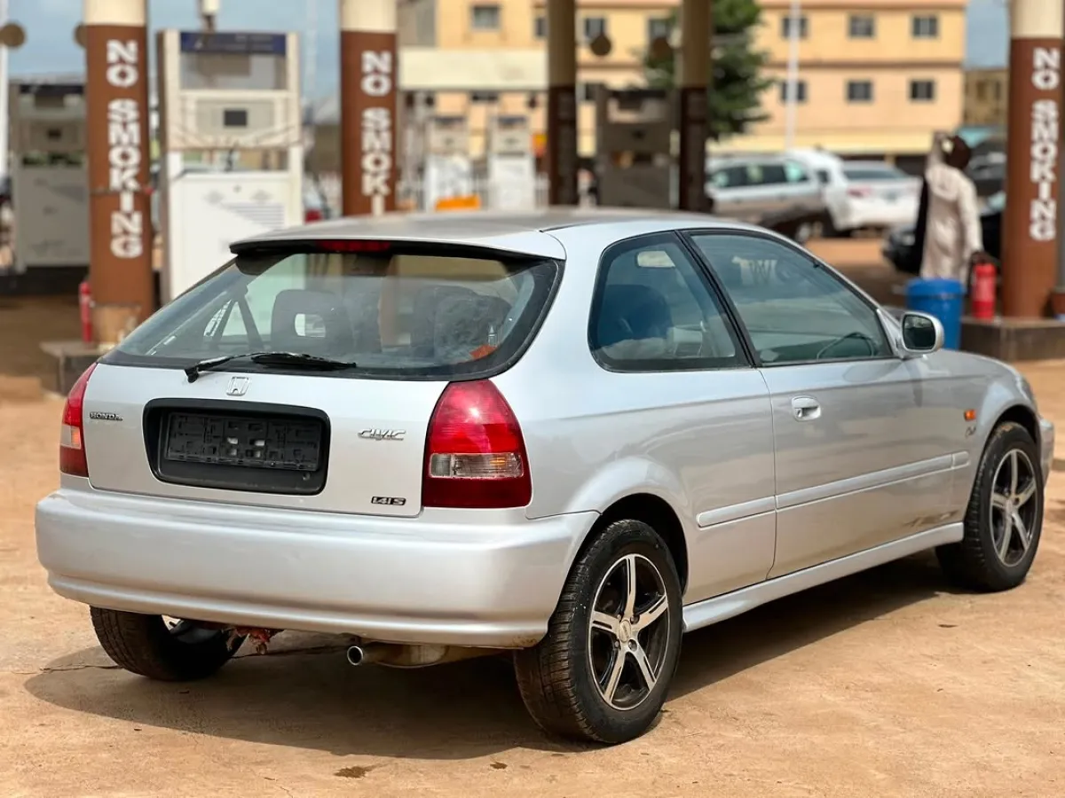 Honda civic - Image 10