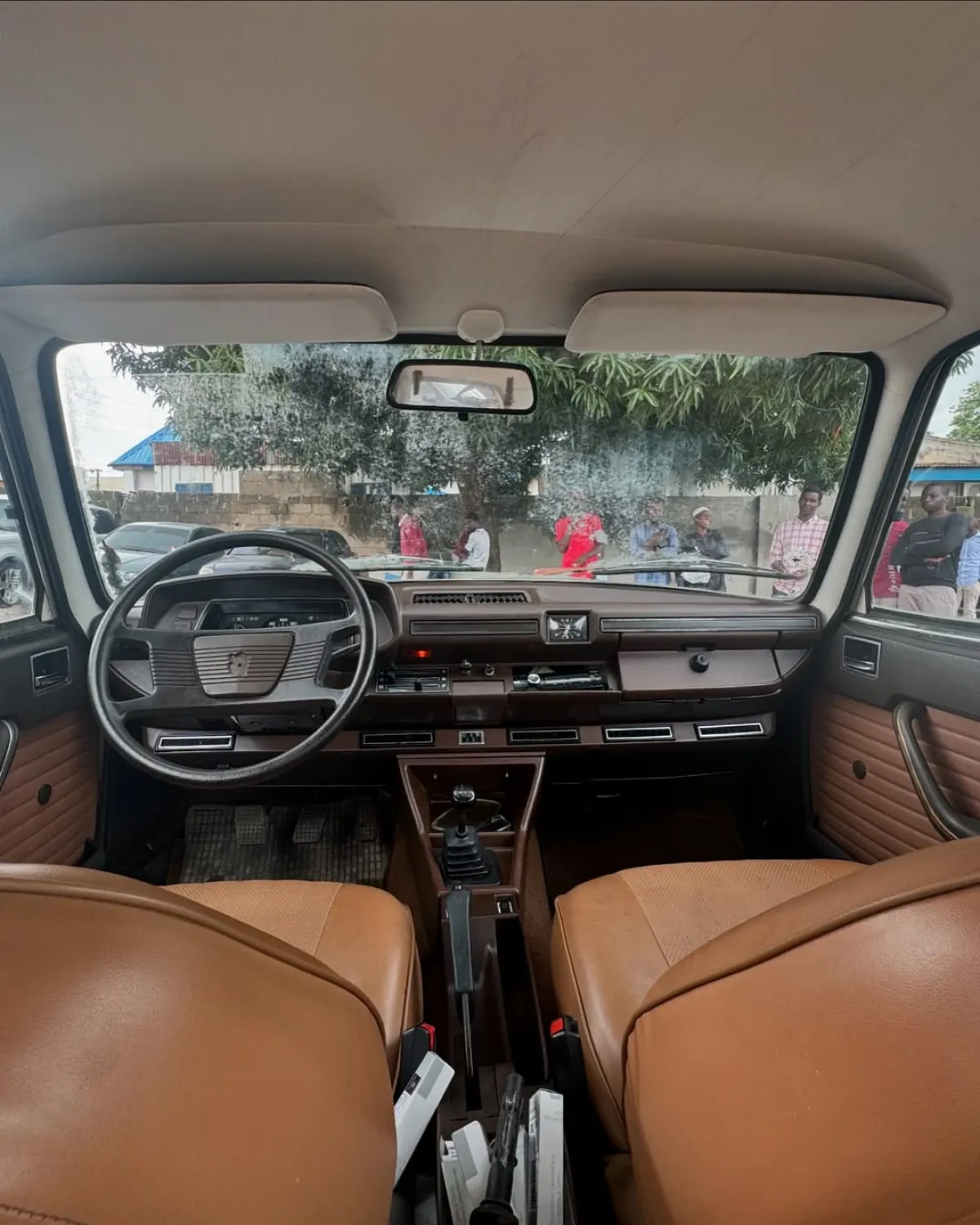 Peugeot 504 - Image 2