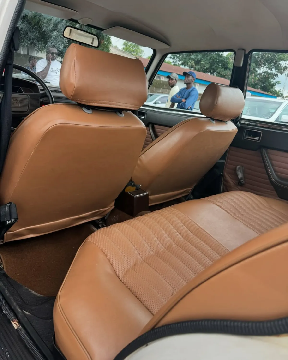 Peugeot 504 - Image 5