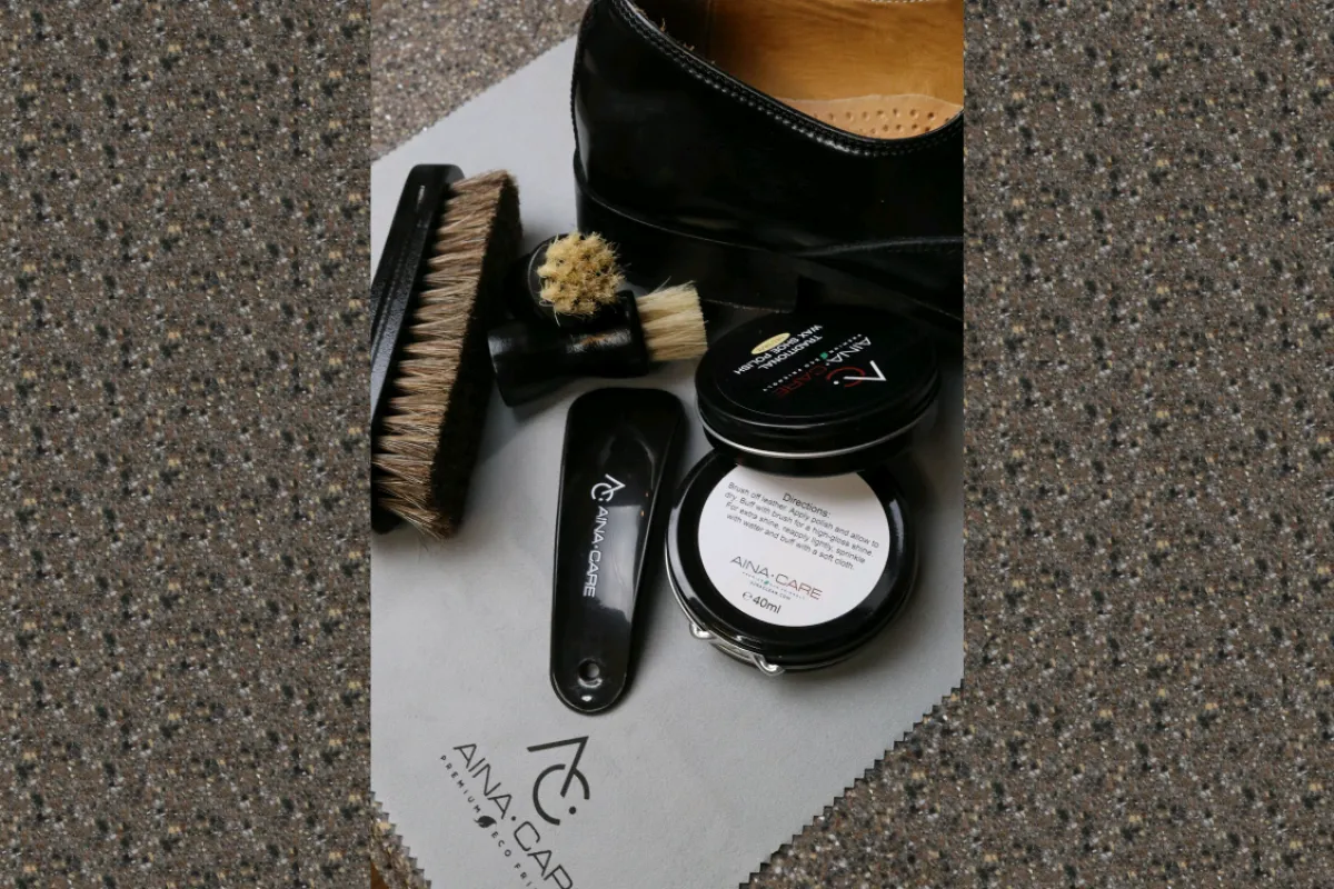 PREMIUM SHOW POLISH KIT NEUTRAL AND BLACK - Image 2