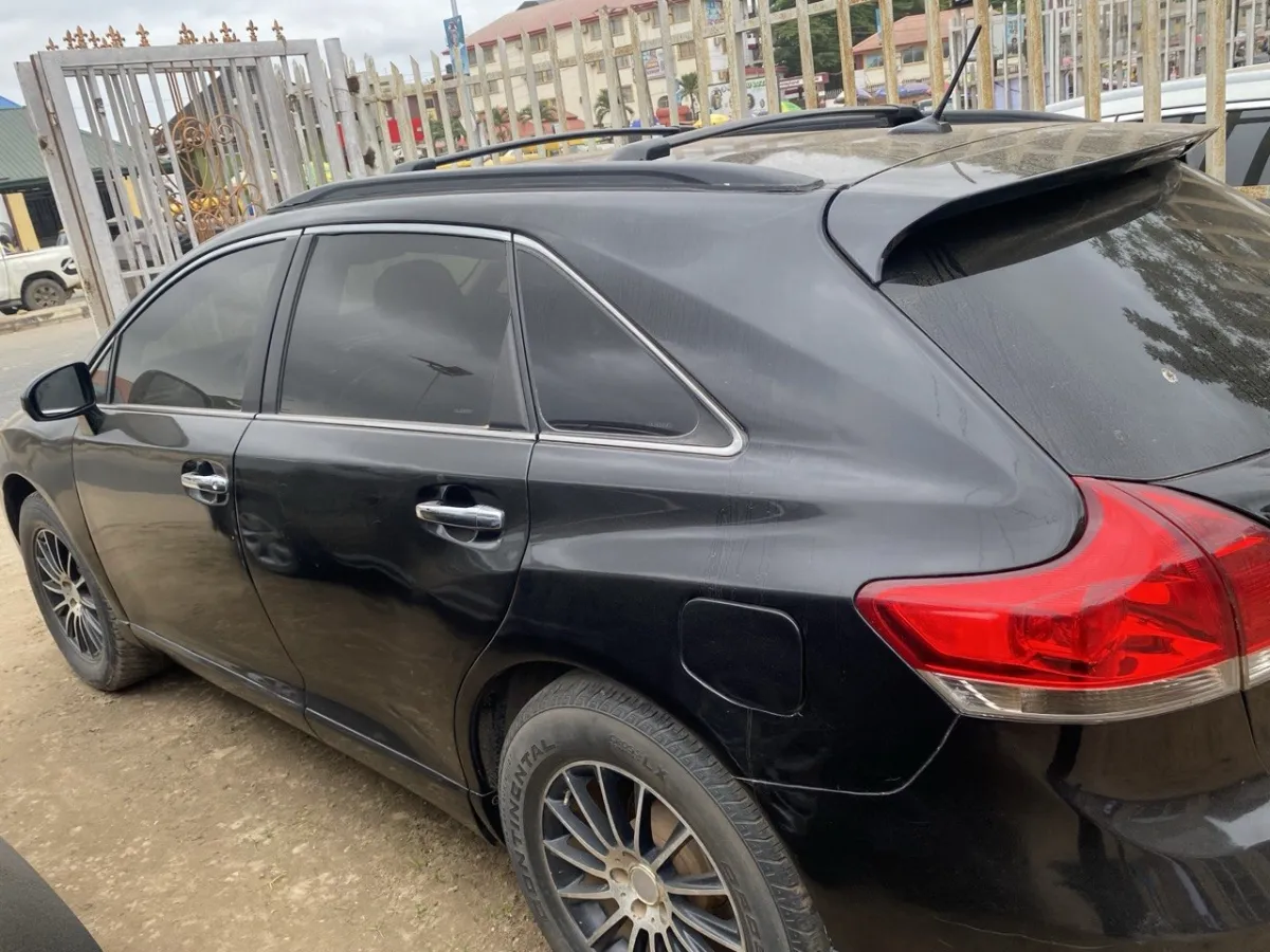 TOYOTA VENZA 2010 MODEL NIGERIAN USED - Image 2