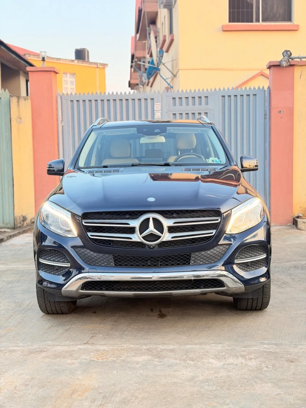 MERCEDES BENZ 2017 GLE 4MATIC - Image 2