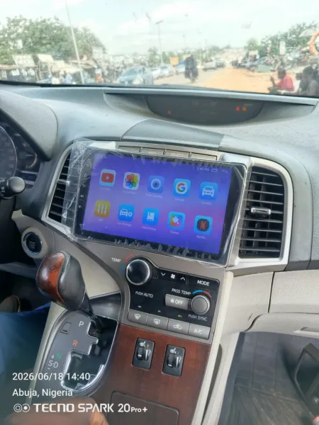 Android car screen with reverse camera for venza 2010 model