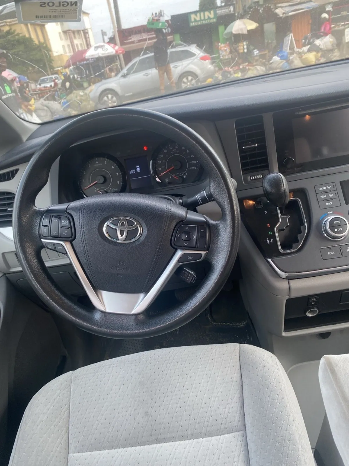 TOYOTA SIENNA 2015 - Image 2