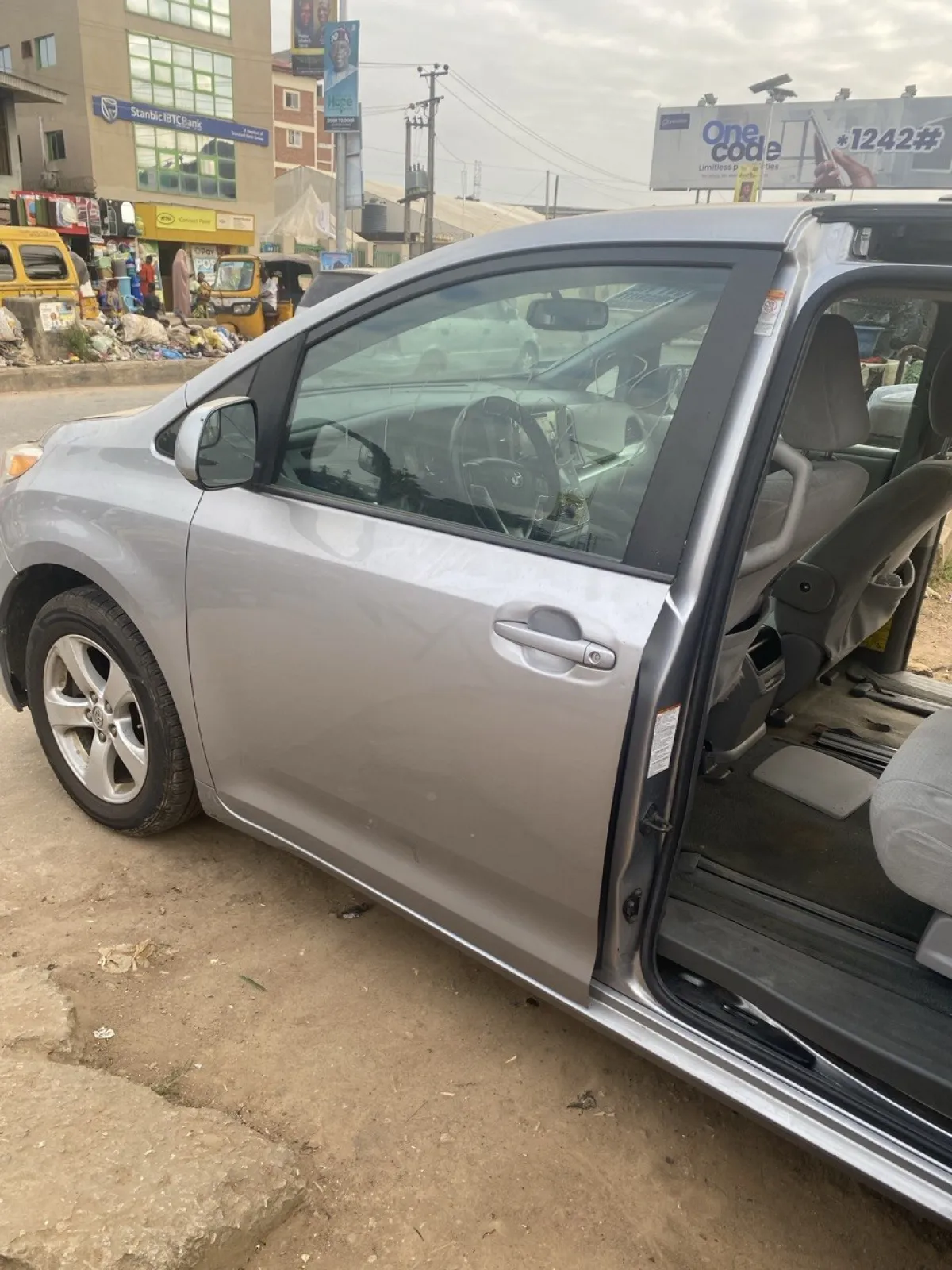 TOYOTA SIENNA 2015 - Image 5