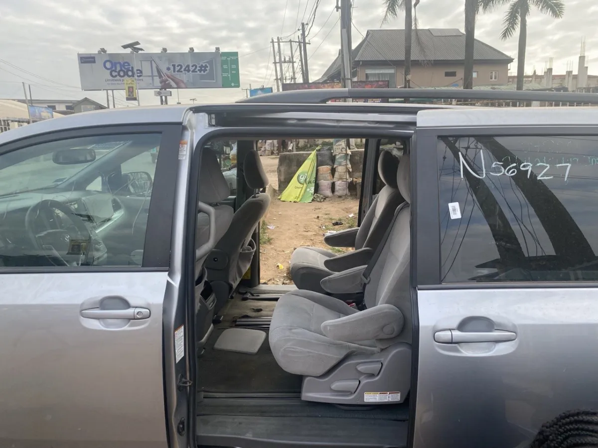 TOYOTA SIENNA 2015 - Image 6