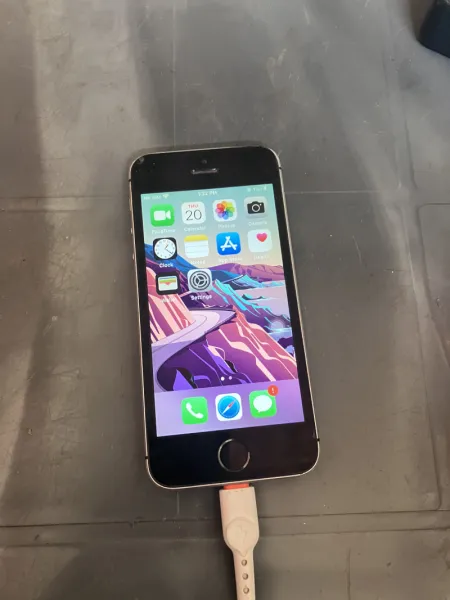 iPhone SE 1st Gen 16GB Touch ID Working