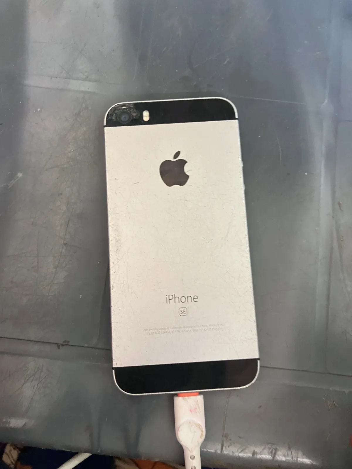 iPhone SE 1st Gen 16GB Touch ID Working - Image 2