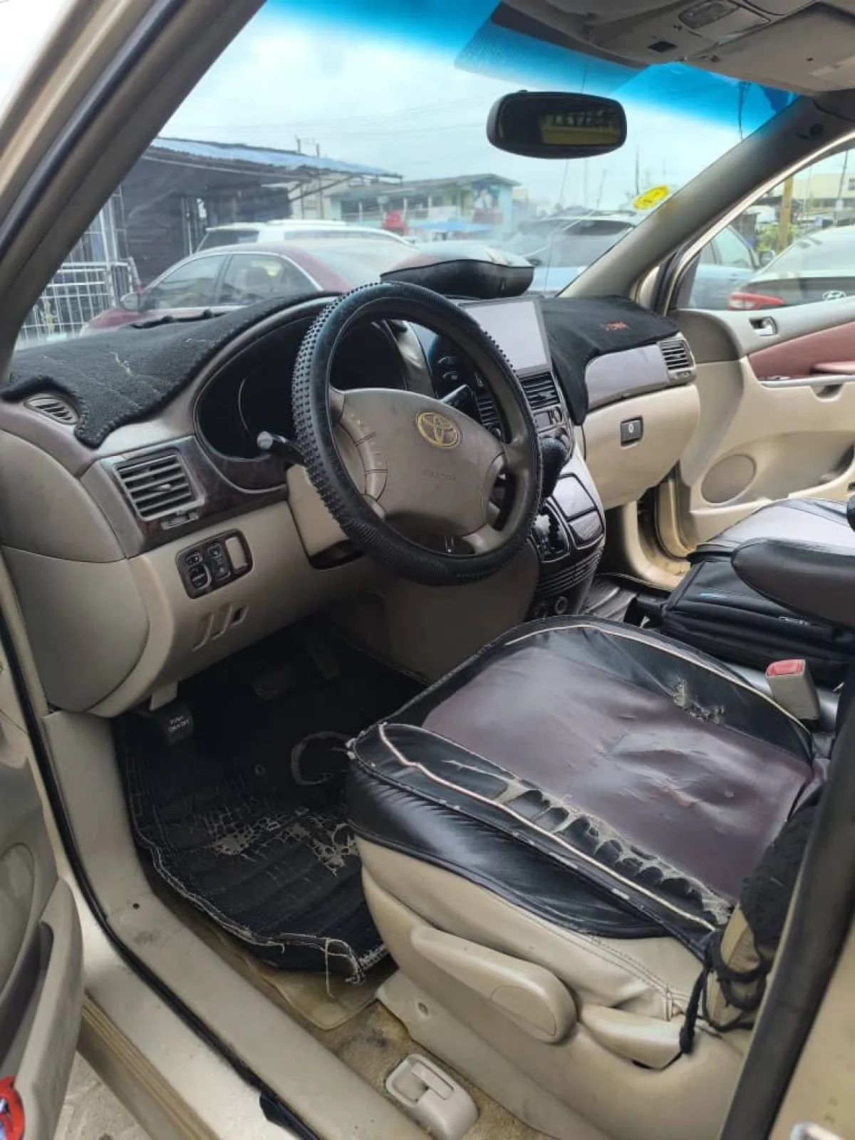 NEATLY USED TOYOTA SIENNA XLE 2006 MODEL - Image 5