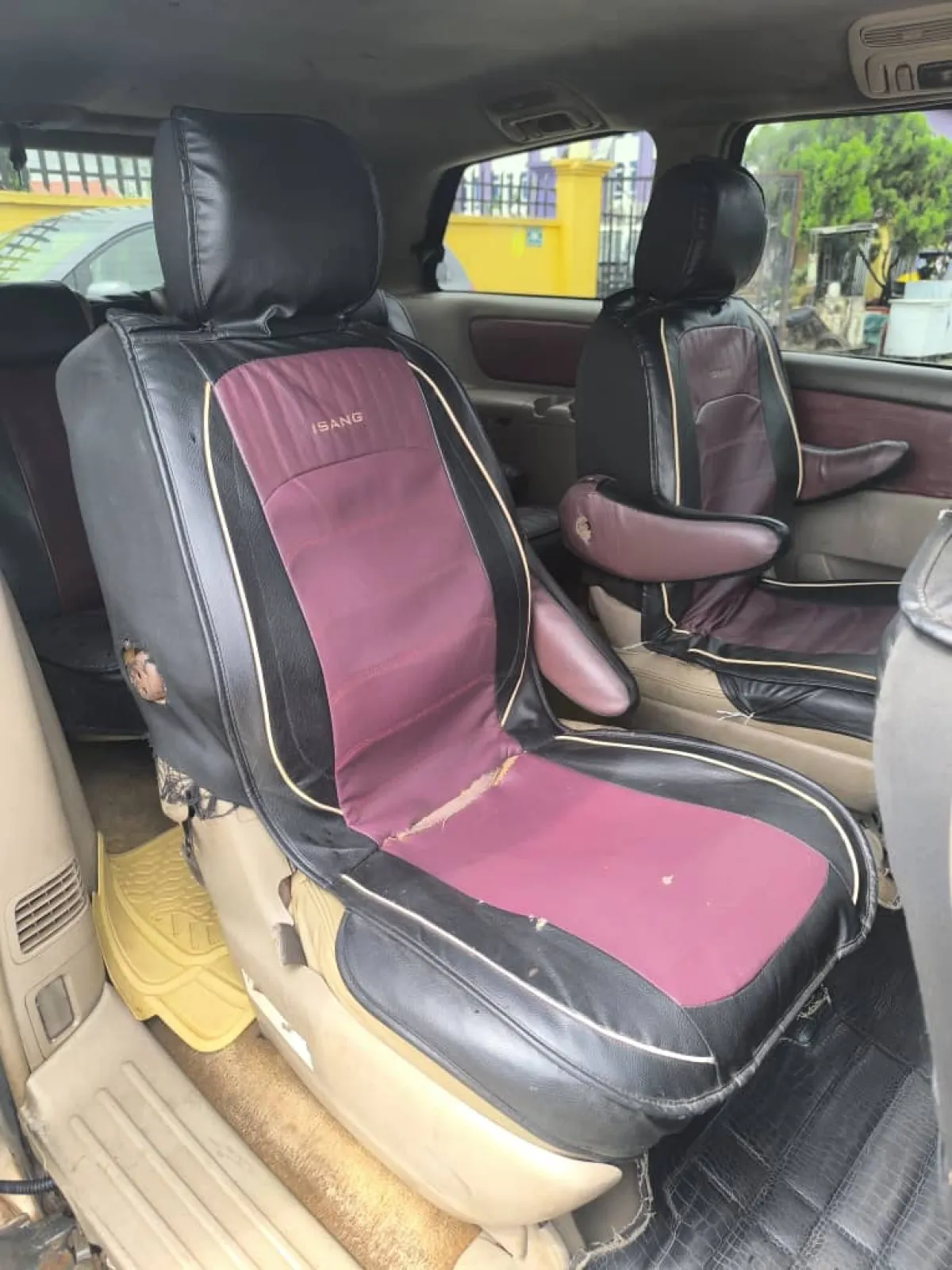 NEATLY USED TOYOTA SIENNA XLE 2006 MODEL - Image 6