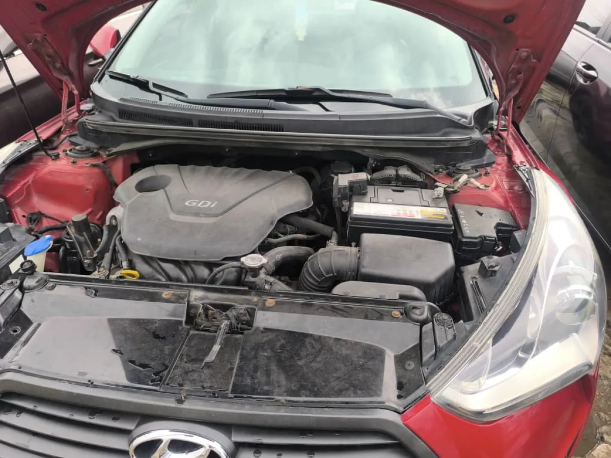 TOKUNBO HYUNDAI VELOSTER 2011 MODEL FULL OPTION - Image 3