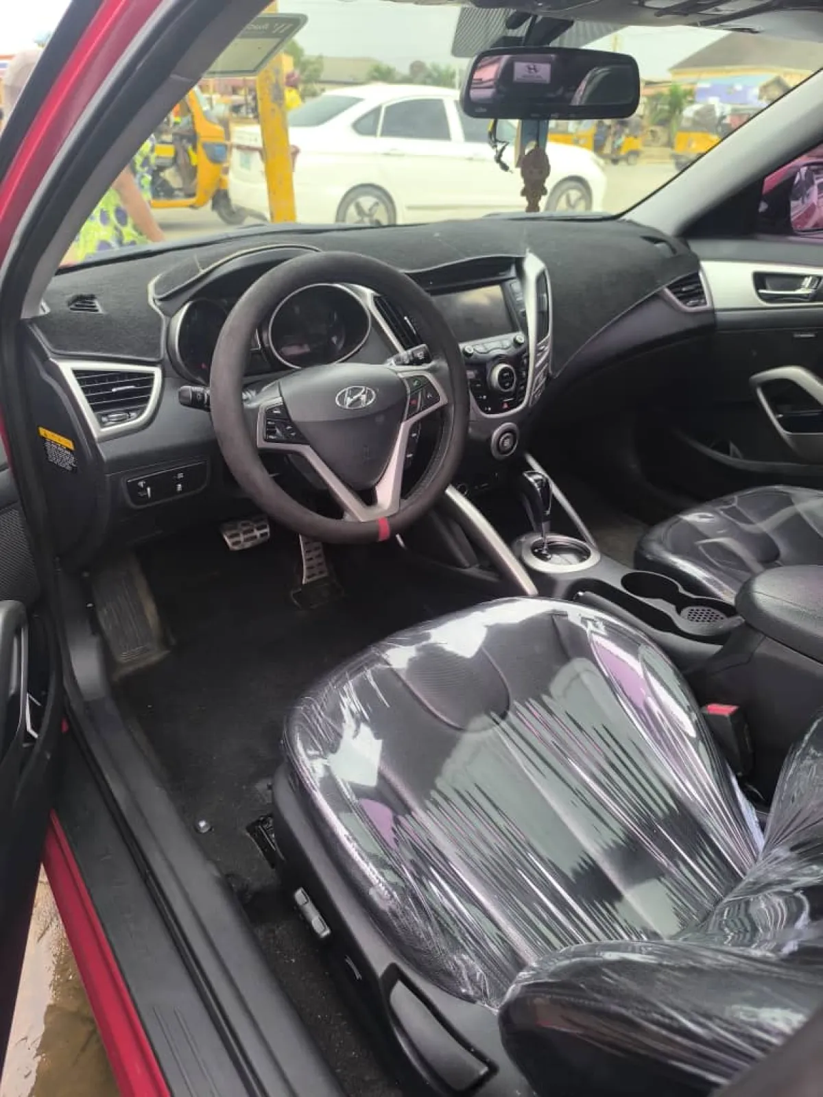 TOKUNBO HYUNDAI VELOSTER 2011 MODEL FULL OPTION - Image 4