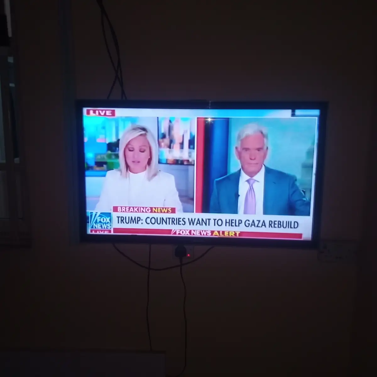 Flat Screen Led Samsung Tv (Super Slim and Thin) - Image 1