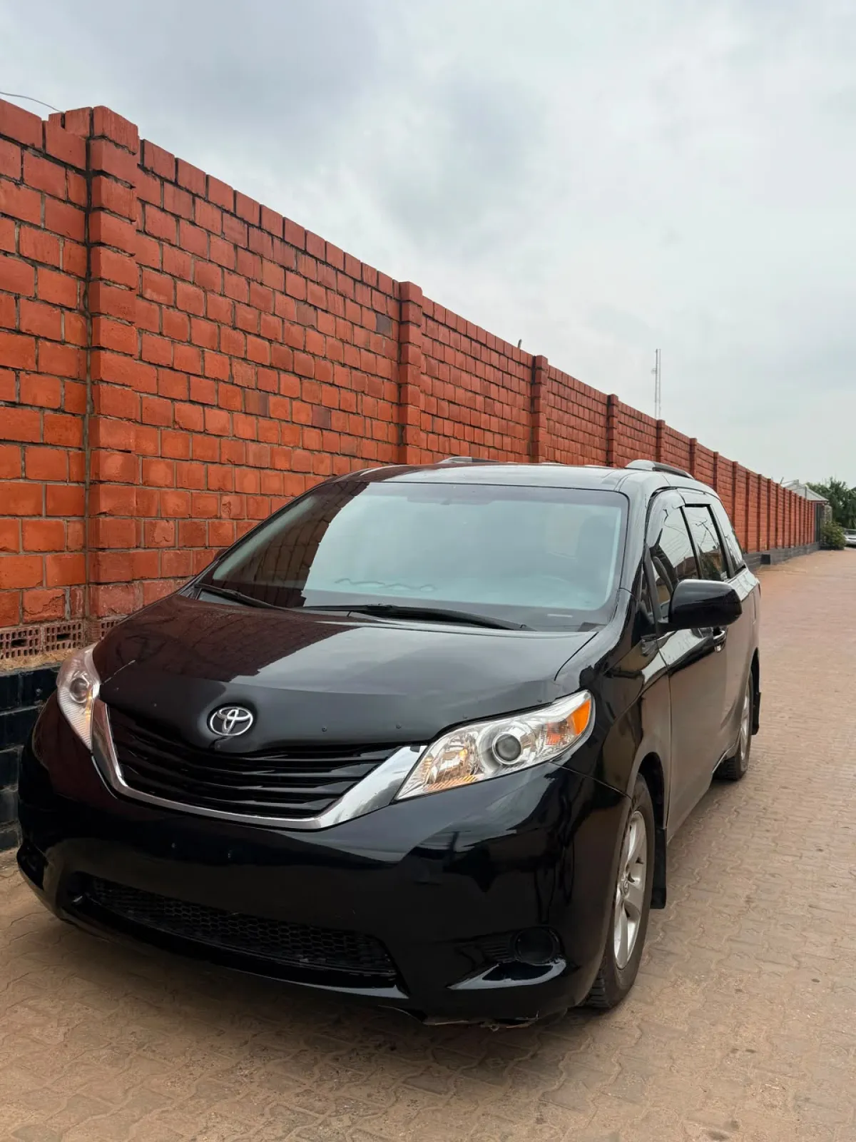 2016 Toyota Sienna - Image 1