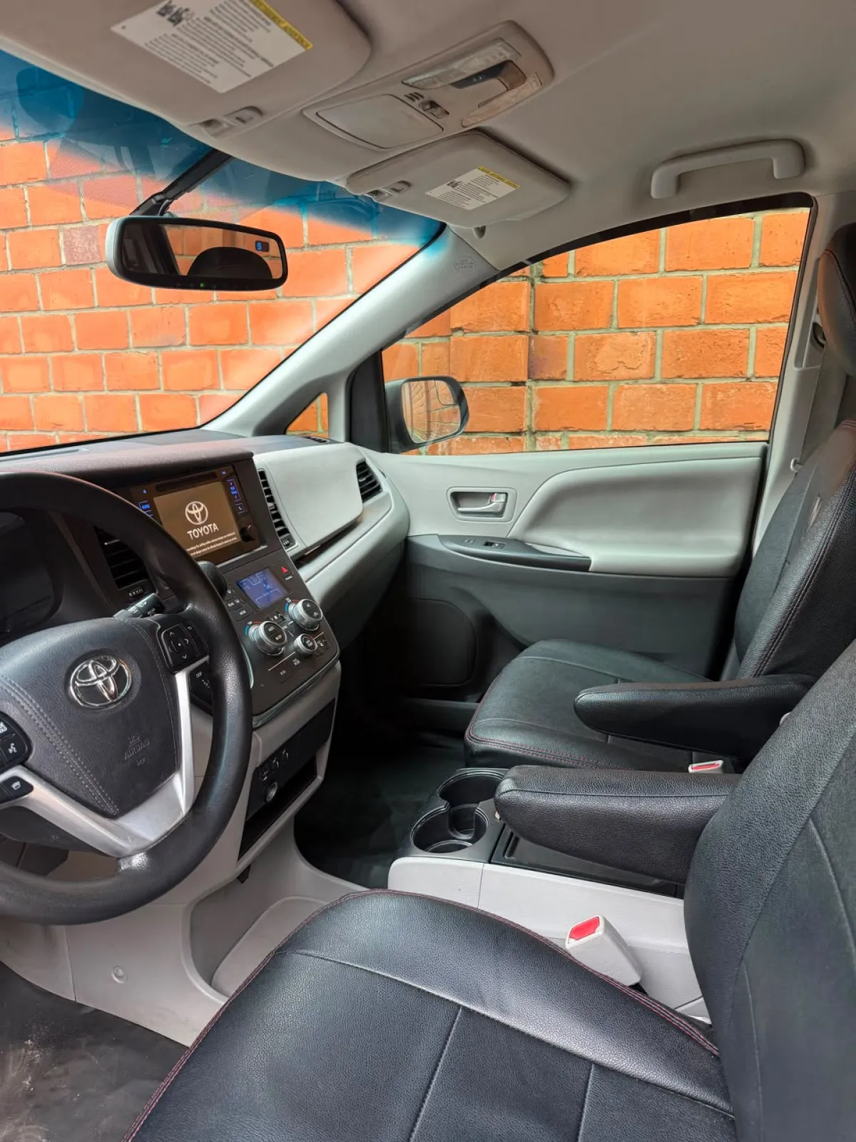 2016 Toyota Sienna - Image 6