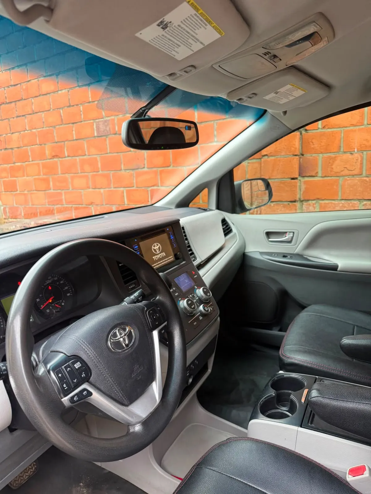 2016 Toyota Sienna - Image 7