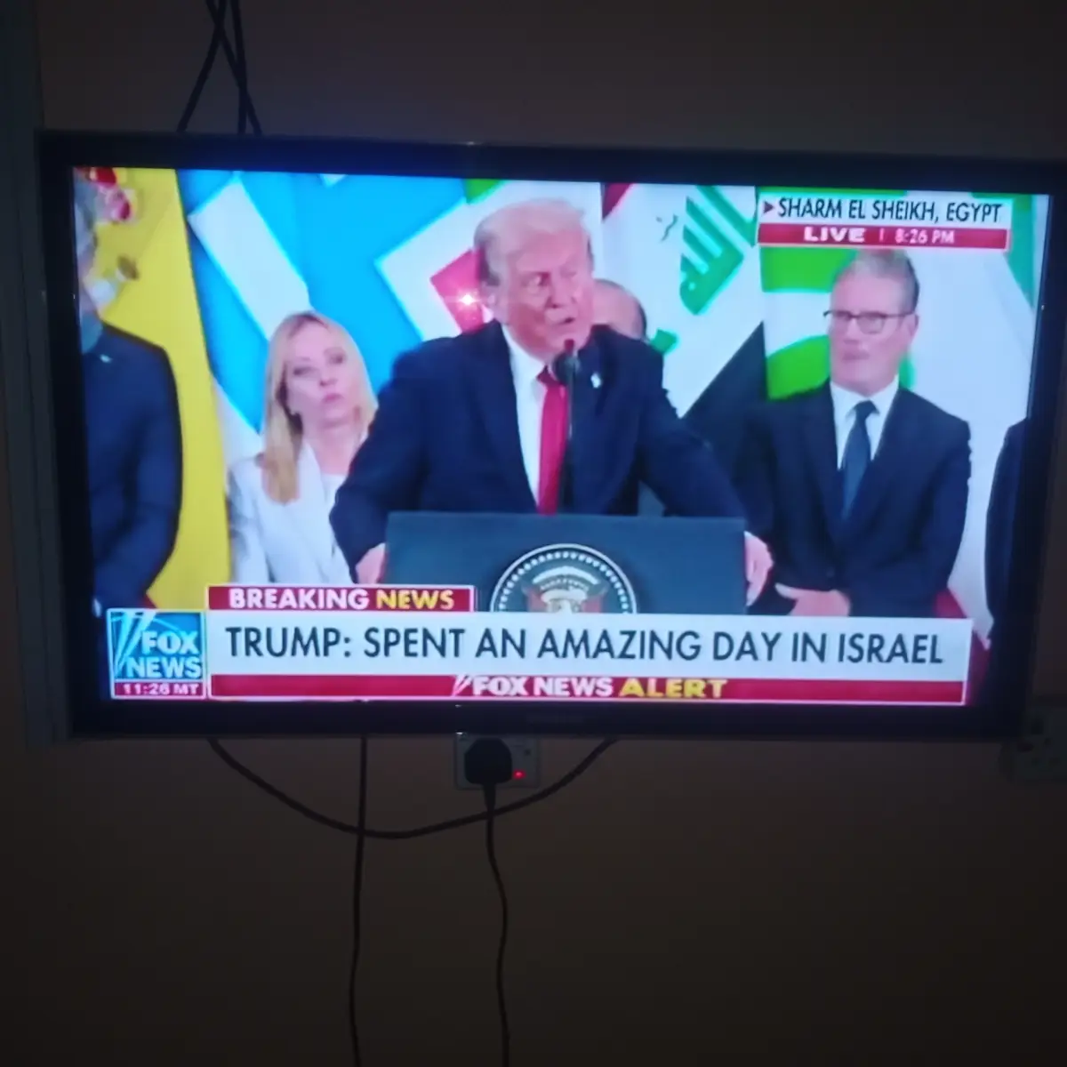 Flat Screen Led Samsung Tv (Super Slim and Thin) - Image 3