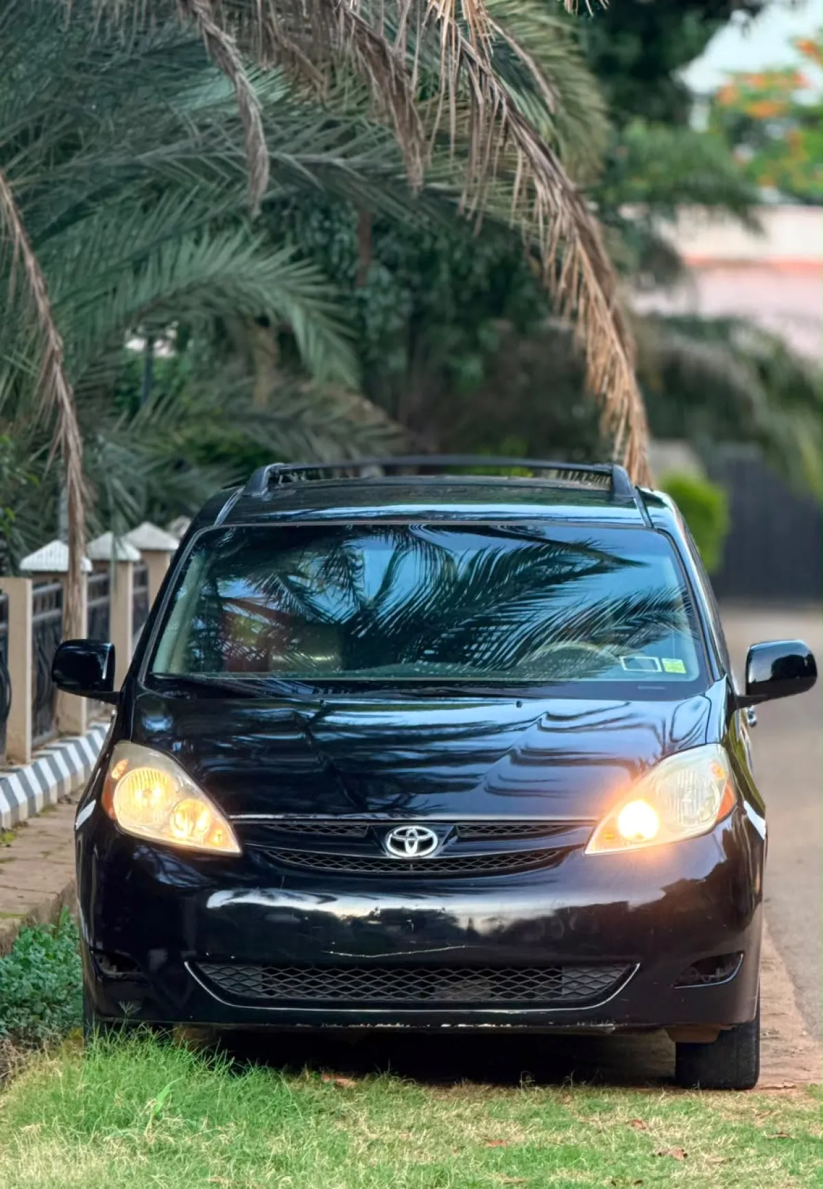 Toyota Sienna 2008 - Image 1