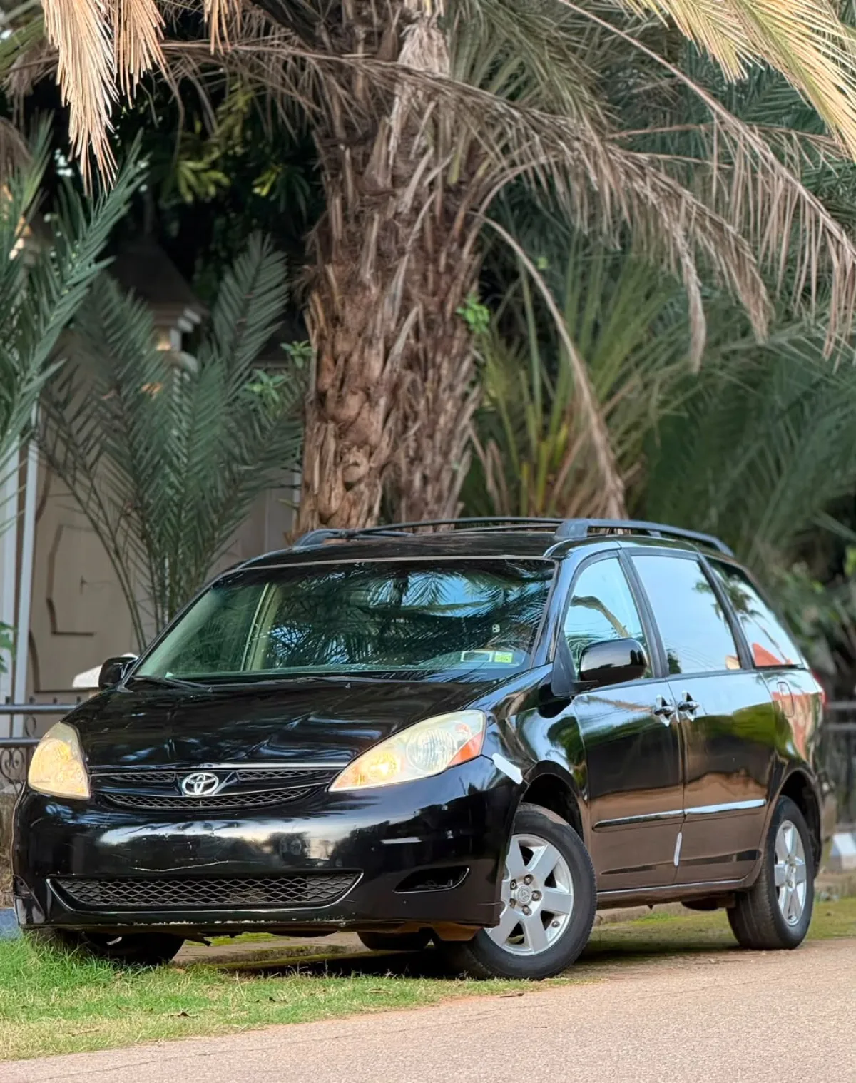 Toyota Sienna 2008 - Image 2