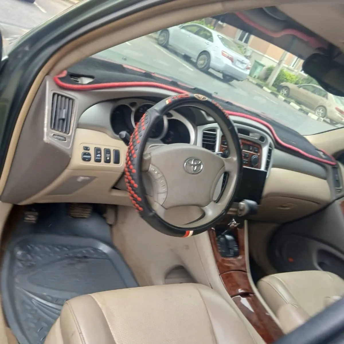 Clean Registered 2005 Toyota Highlander Limited Full Option - Image 3