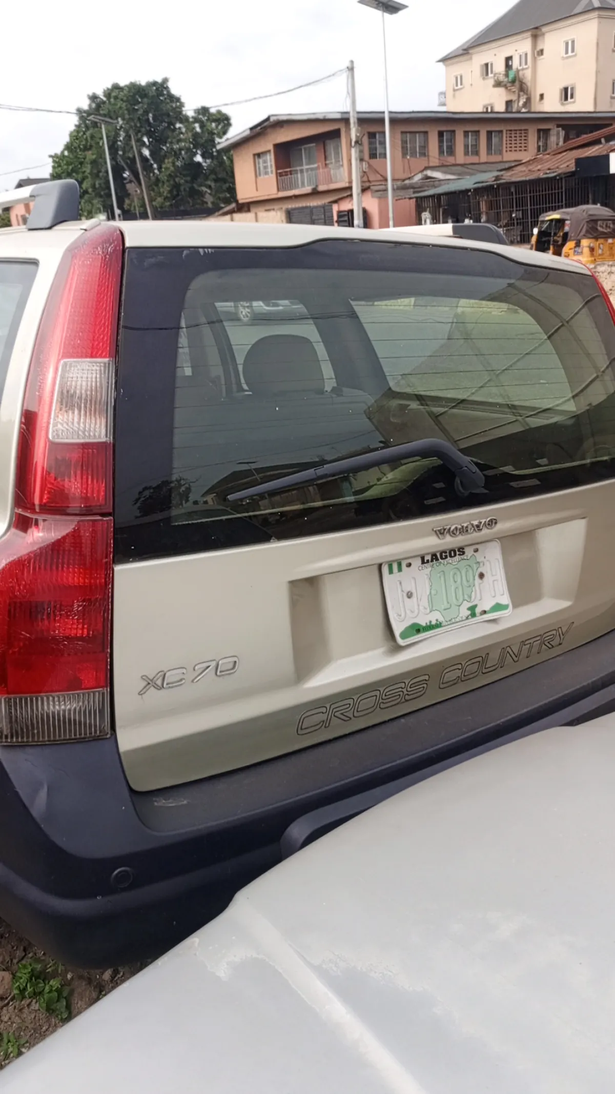 Volvo V70 Wagon car 2006 Model - Image 4