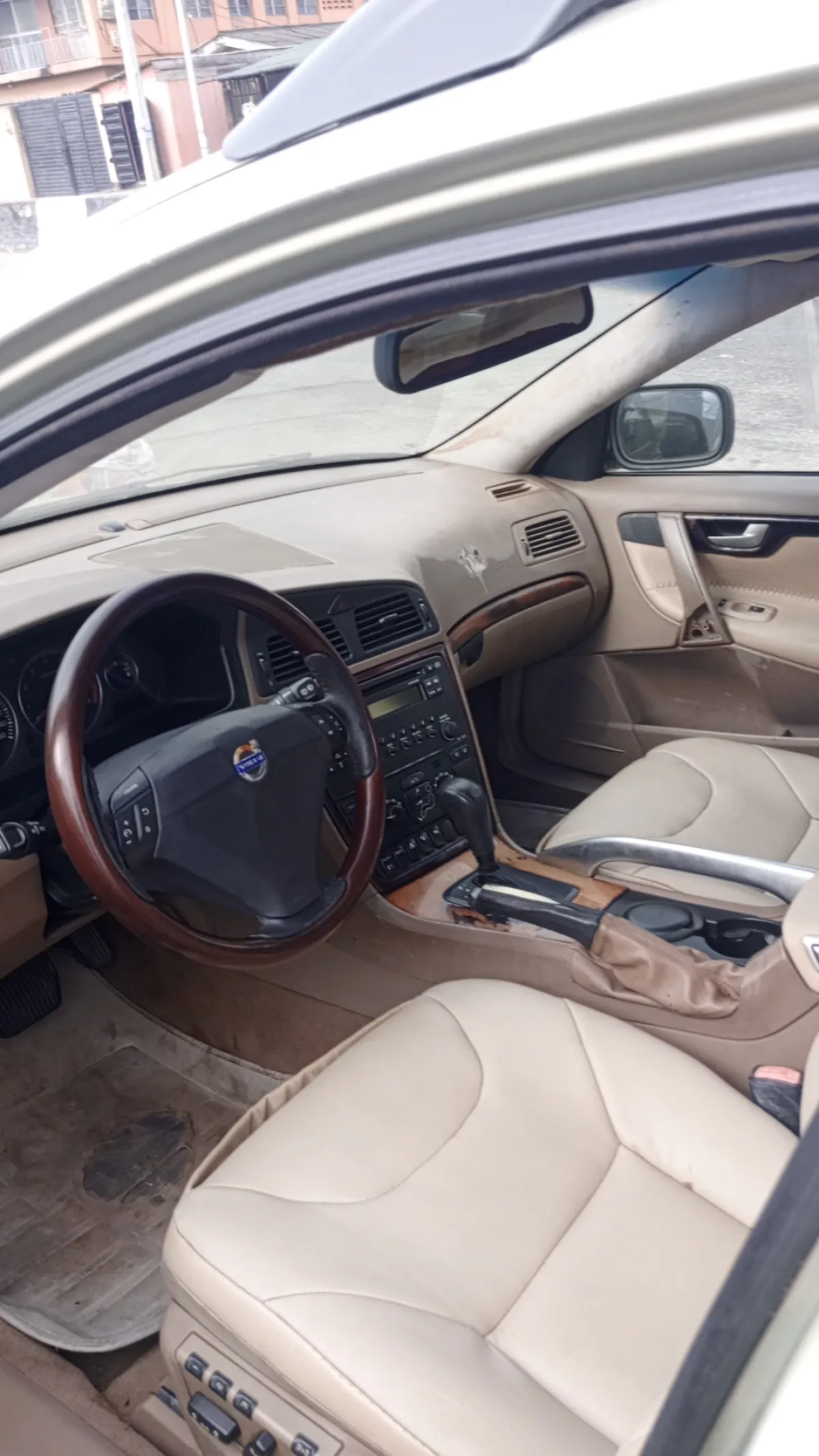 Volvo V70 Wagon car 2006 Model - Image 5