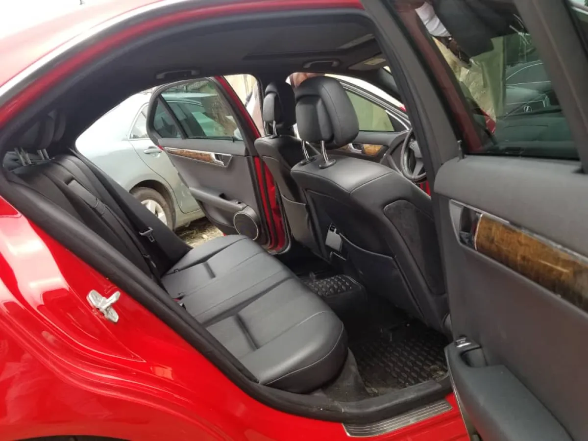 Sparkling Mercedes Benz C350 2008 - Image 2