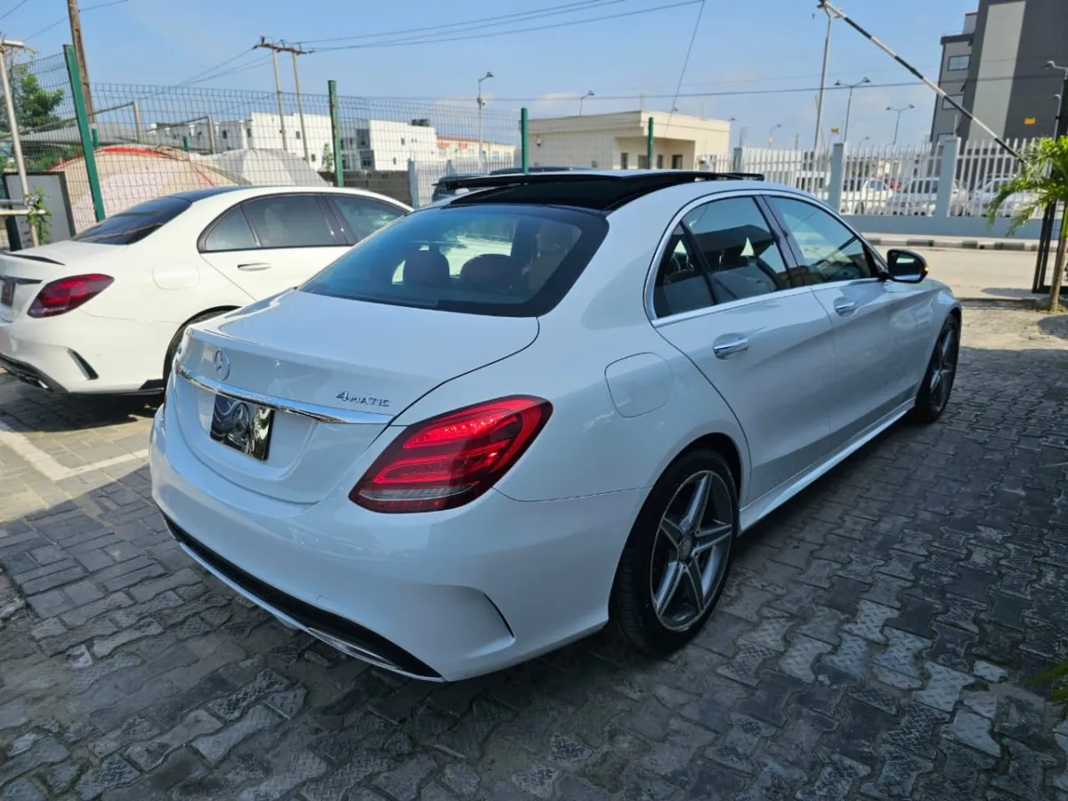 Sharp Mercedes Benz C400 - Image 2