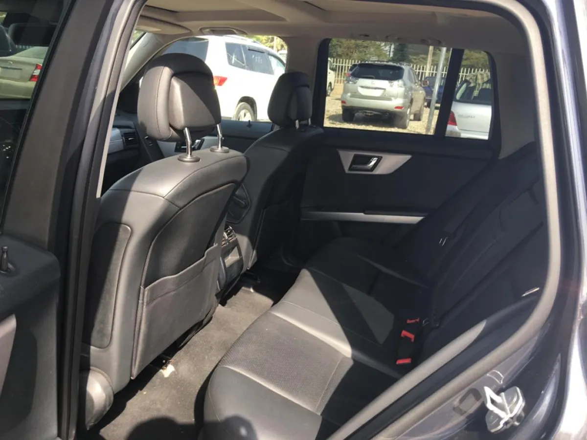 2010 Mercedes Benz GlK Class Original - Image 2