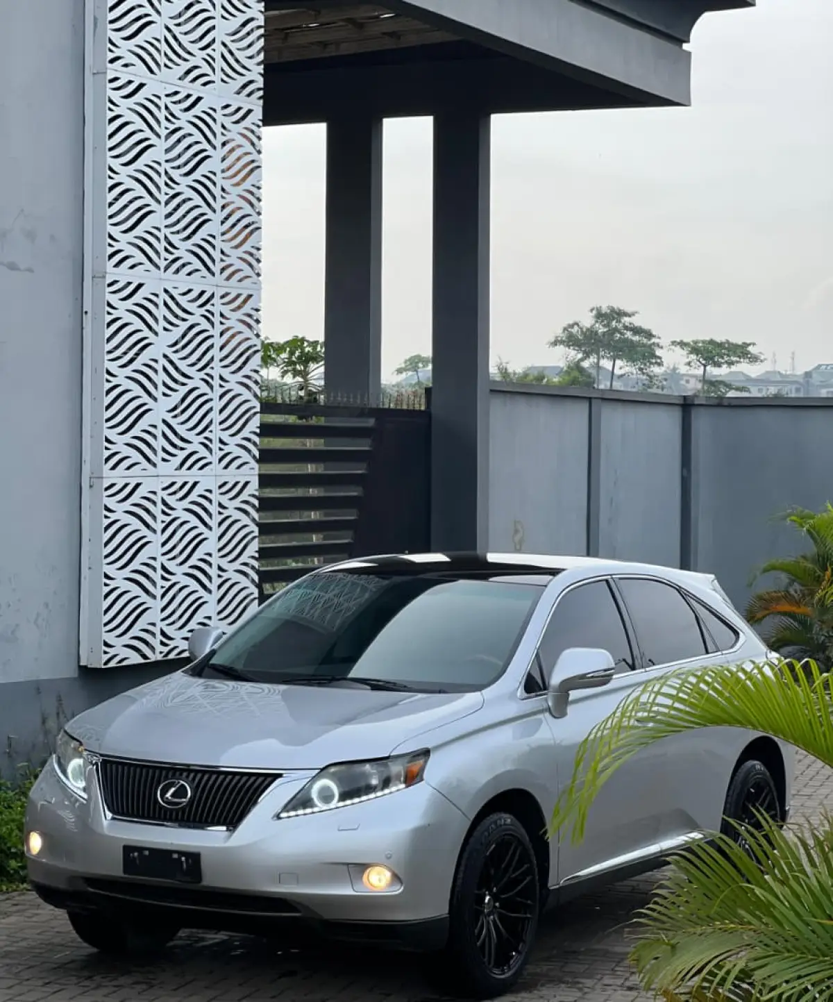 DIRECT TOKS 2012 LEXUS RX350 - Image 2