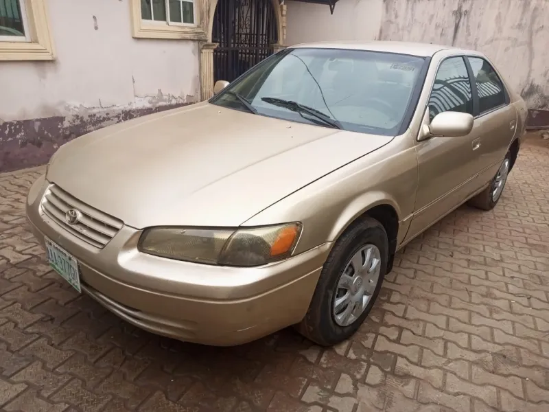 Clean Registered 2002 Toyota Camry LE Tiny Light