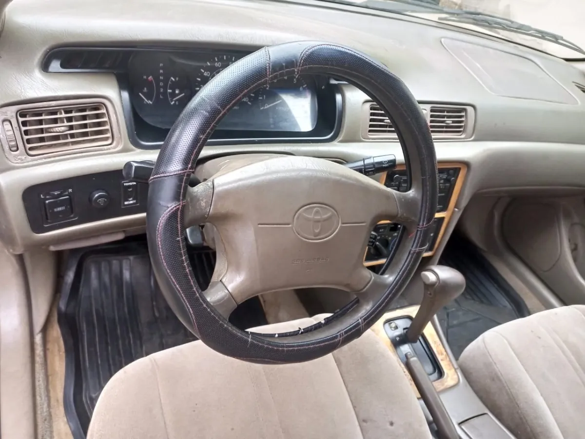 Clean Registered 2002 Toyota Camry LE Tiny Light - Image 2