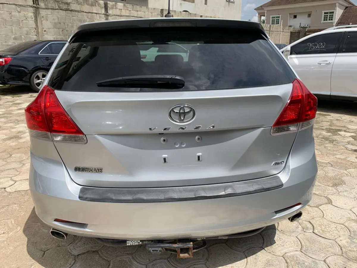2010 Toyota venza limited edition original - Image 3