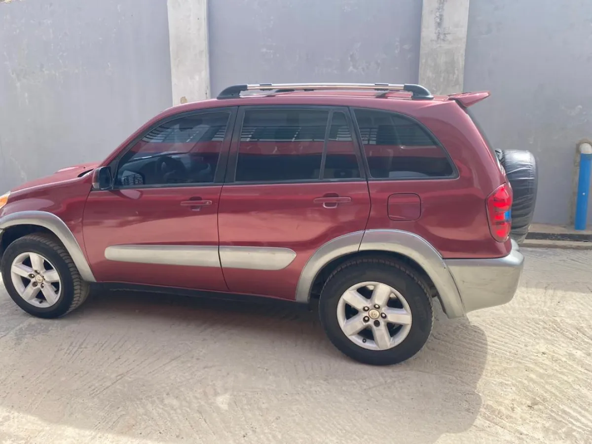 Super 2005 Toyota Rav4 Original - Image 1