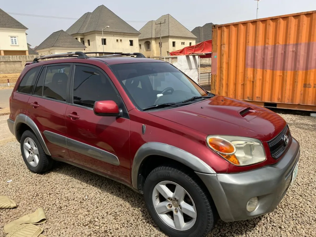 Super 2005 Toyota Rav4 Original - Image 3