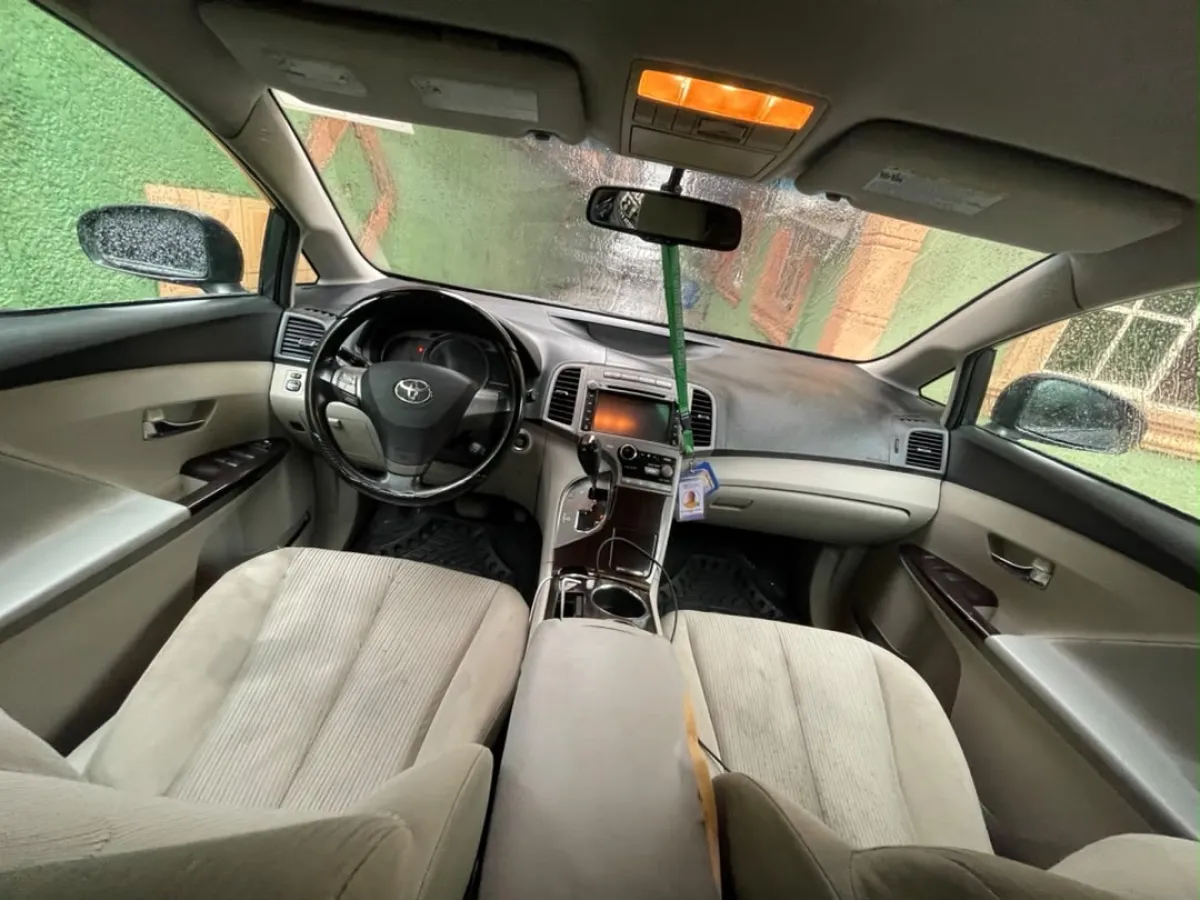 Pure First Body 2010 Toyota VENZA AWD V6 - Image 2